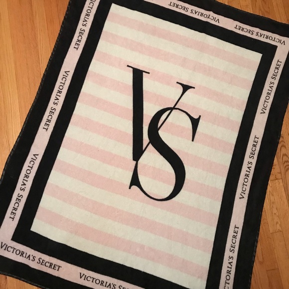 Victoria’s Secret • Manta Fleece Blanket Throw - Picture 2 of 2